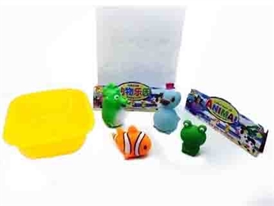 Lining plastic shower animals with the tub - OBL760847