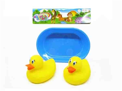 Two big dragon boat duck assembling the tub - OBL764733