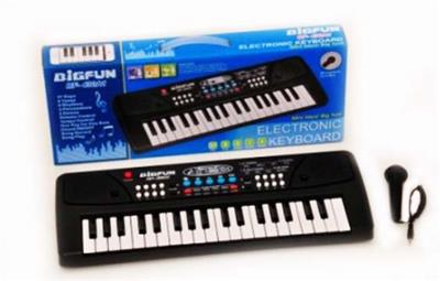 37-KEY ELECTRONIC PIANO WITH MICROPHONE. - OBL846009