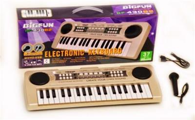 37-KEY ELECTRONIC PIANO WITH MICROPHONE/USB POWER CORD AND USB STICK PLAYBACK MUSIC SOCKET. - OBL846012