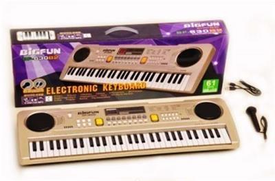 61-KEY ELECTRONIC PIANO WITH MICROPHONE/USB POWER CORD AND USB STICK TO PLAY MUSIC SOCKET. - OBL846020