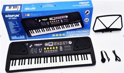 61 KEY ELECTRONIC PIANO WITH MICROPHONE, USB CABLE. - OBL846023