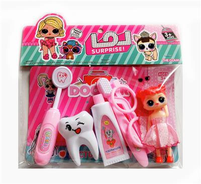 THE MEDICAL KIT IS EQUIPPED WITH SURPRISE DOLLS - OBL883161
