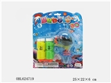 OBL624719 - Hand the dolphins bubble gun
