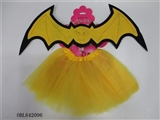 OBL642096 - Two-piece non-woven bat wings