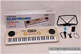 OBL846131 - 61-KEY ELECTRONIC PIANO WITH MICROPHONE/AUDIO CABLE/USB CABLE/MP3/BATTERY CASE.
